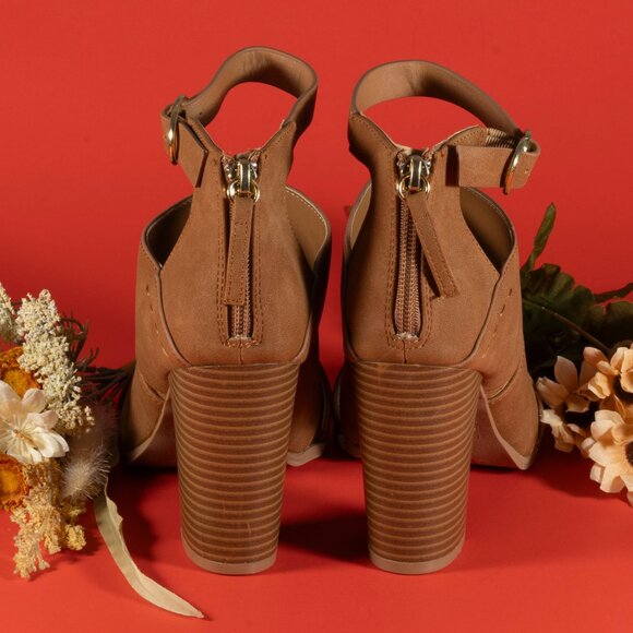 Qupid Ankle Booties Block Heel Peep Toe Side Buckle Color Brown Womens Size 7 - Picture 4 of 12